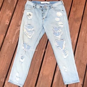 Brandy Melville distressed boyfriend jeans